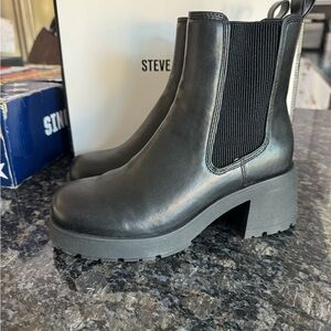 Woman's Boots Steve Madden Brontey Chelsea Boot Booties Size 7.5‎ NWB
